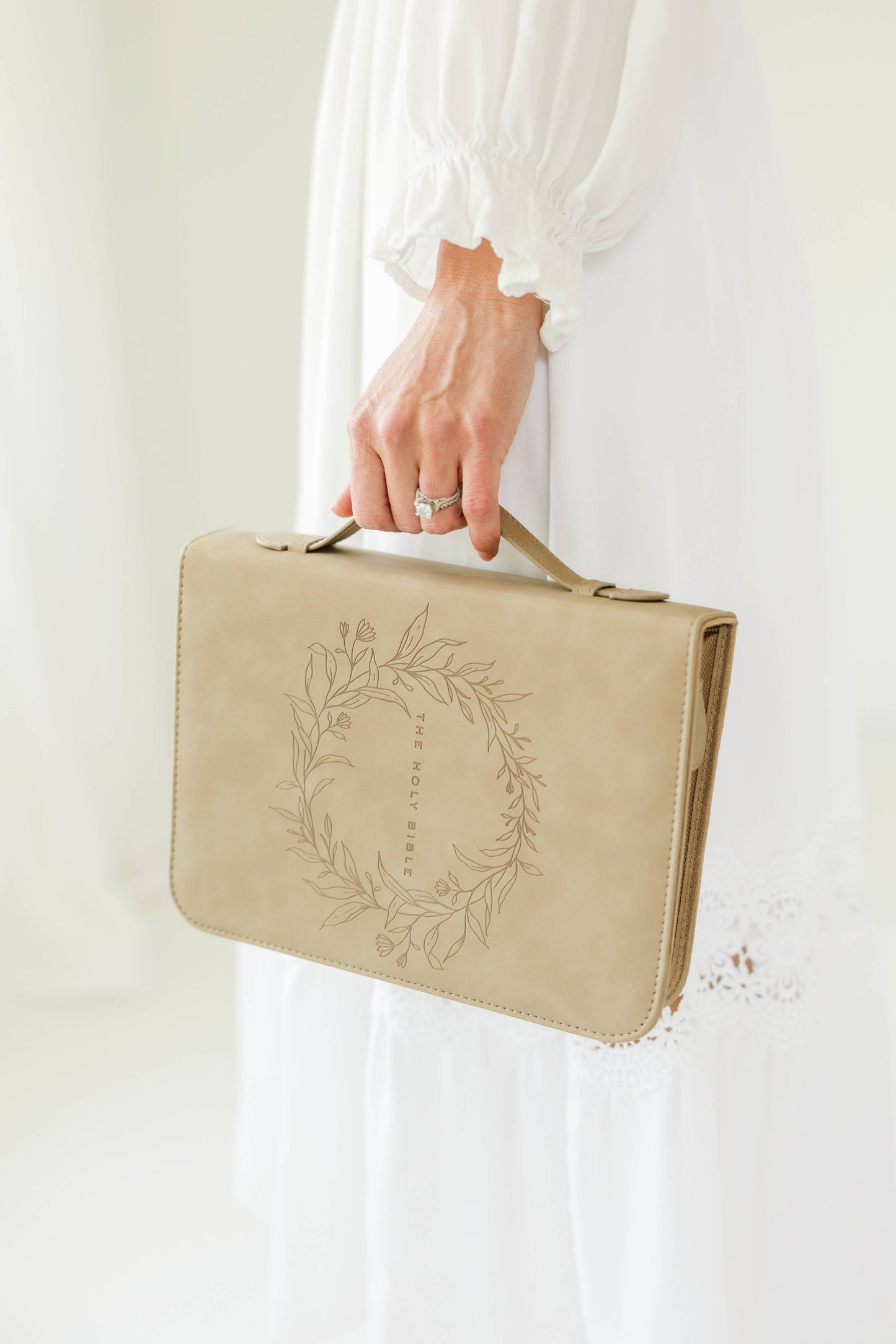 Wreath Bible Case