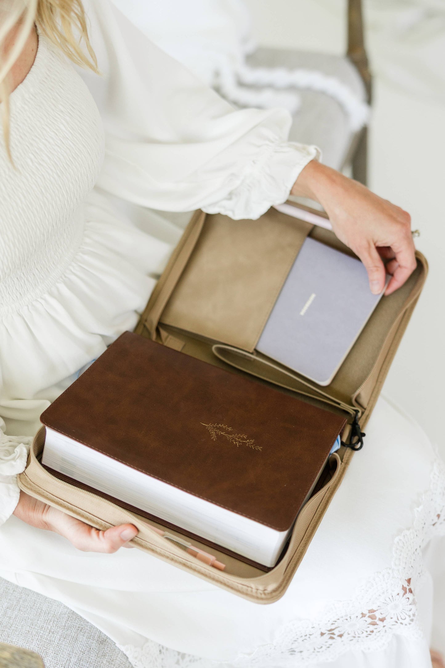 Wreath Bible Case
