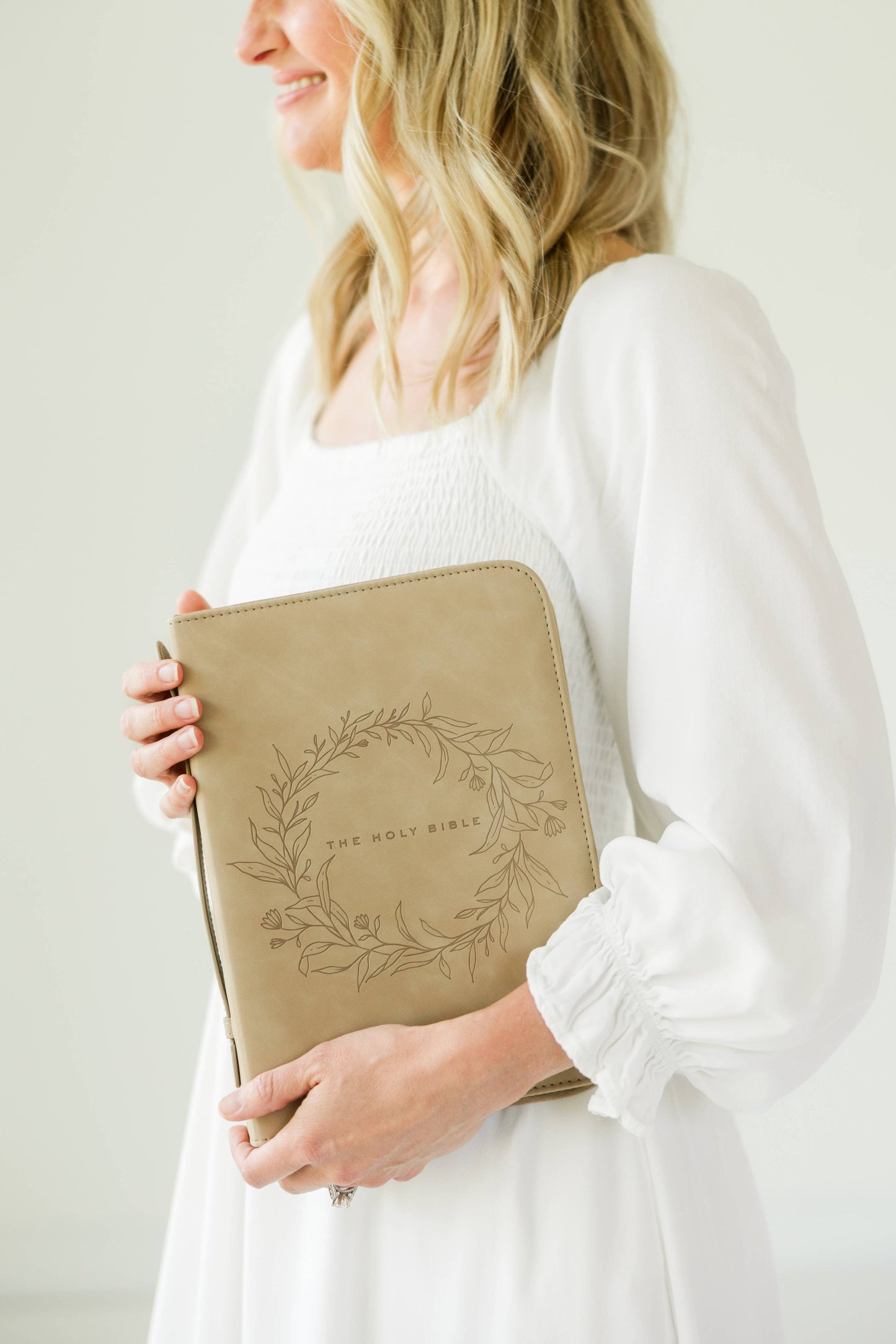 Wreath Bible Case