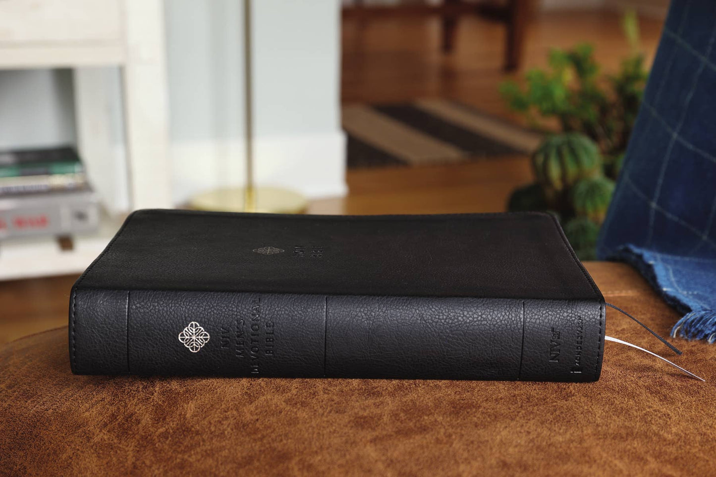 NIV Men's Devotional Bible, Large Print, Leathersoft Black