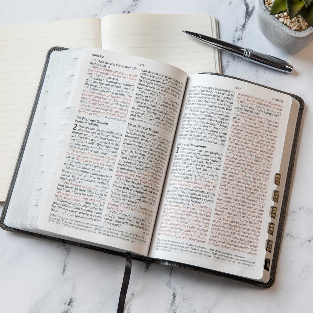 CSB Large Print Personal Size Reference Bible, Charcoal LeatherTouch, Indexed