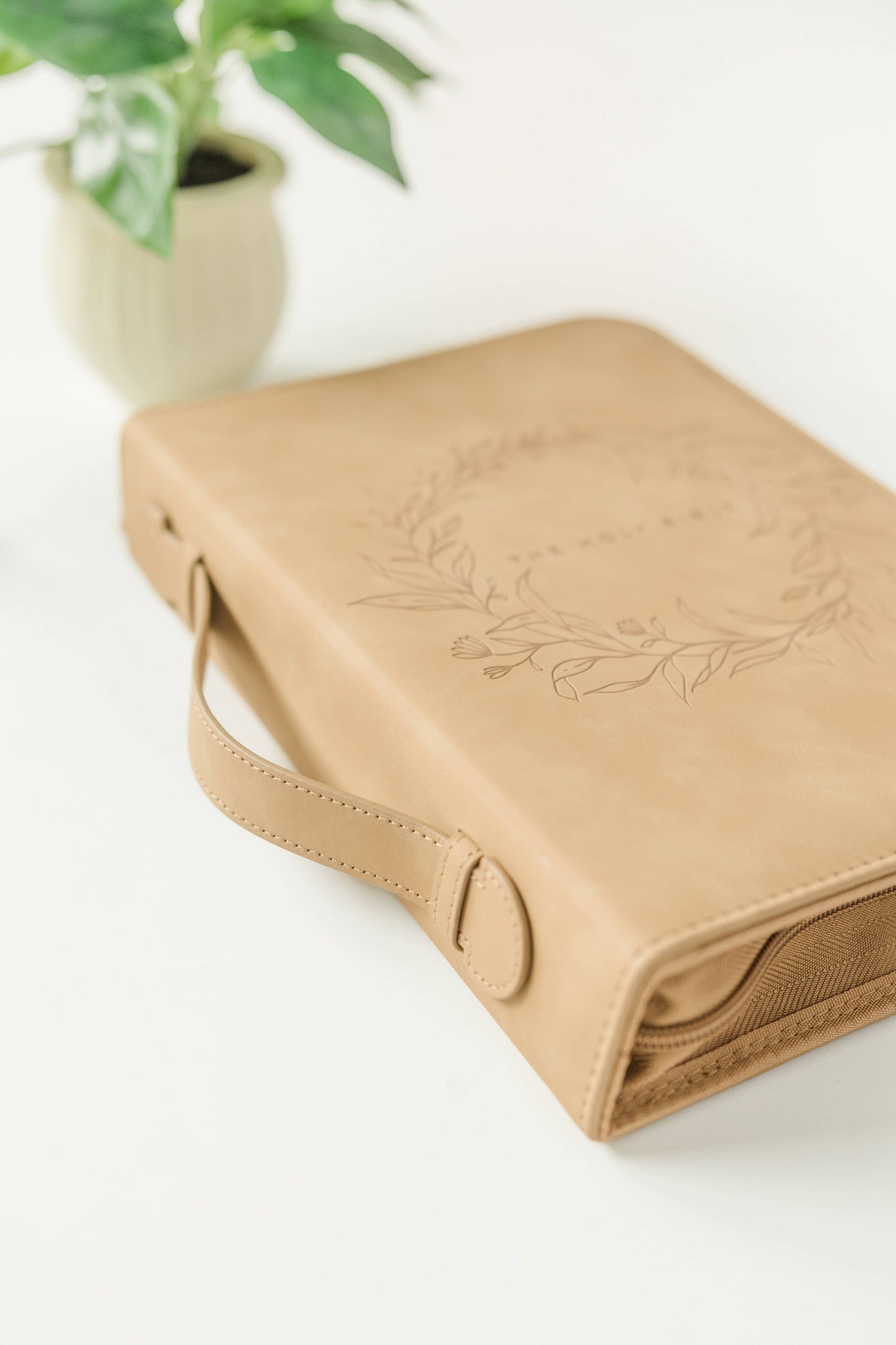 Wreath Bible Case