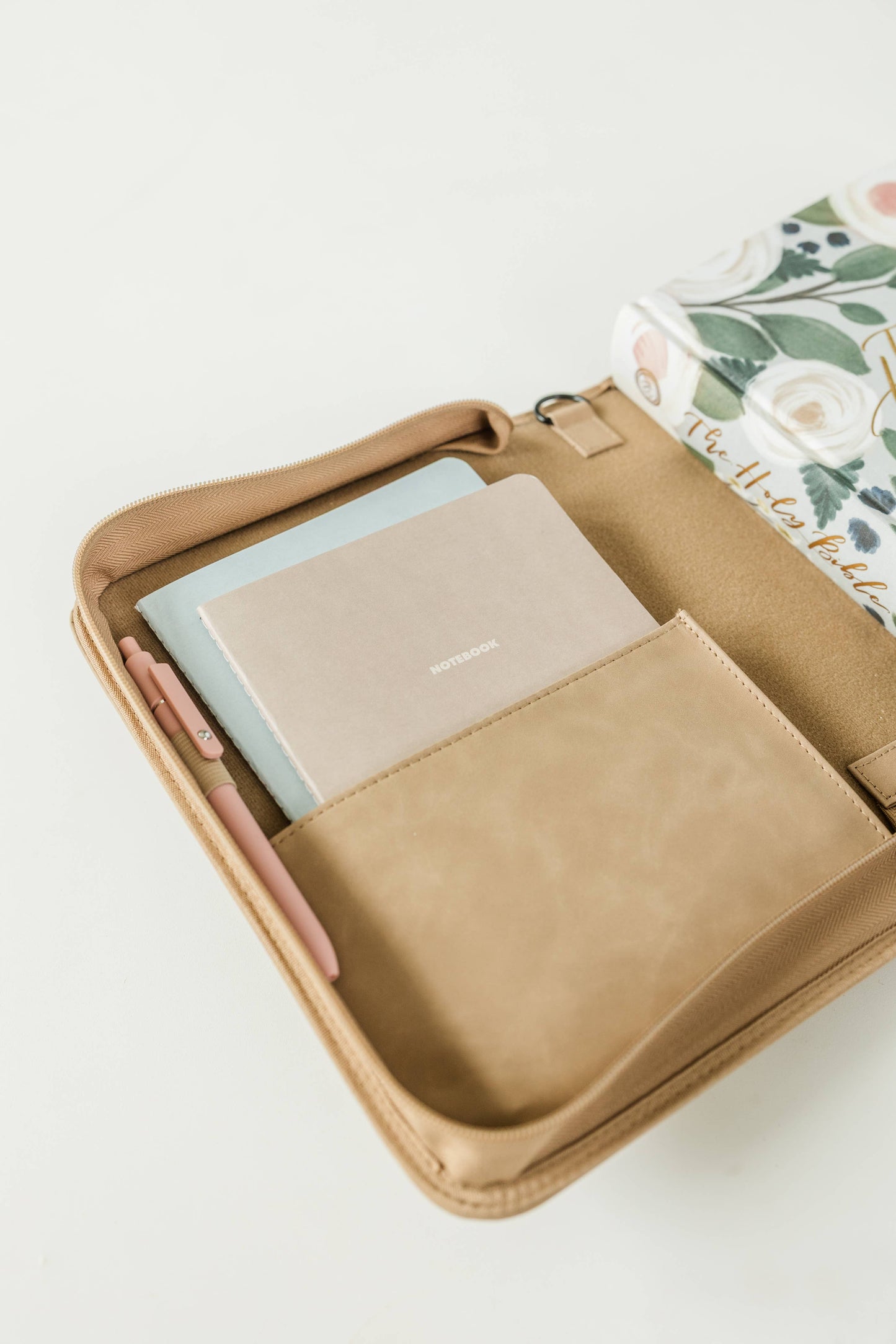 Wreath Bible Case