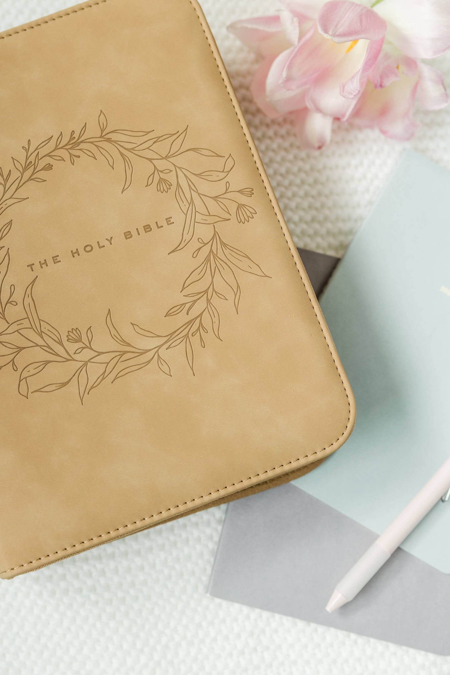 Wreath Bible Case